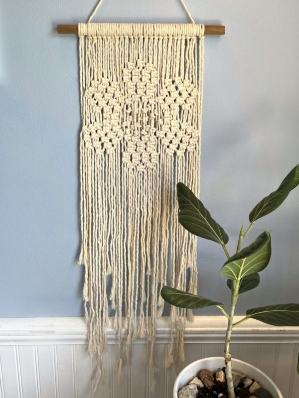 Daisy macrame wall hanging